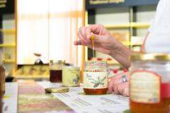 honey-tasting